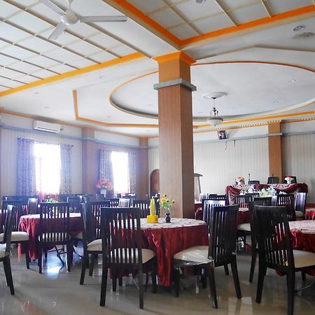 Syafira Hotel Langgur Экстерьер фото