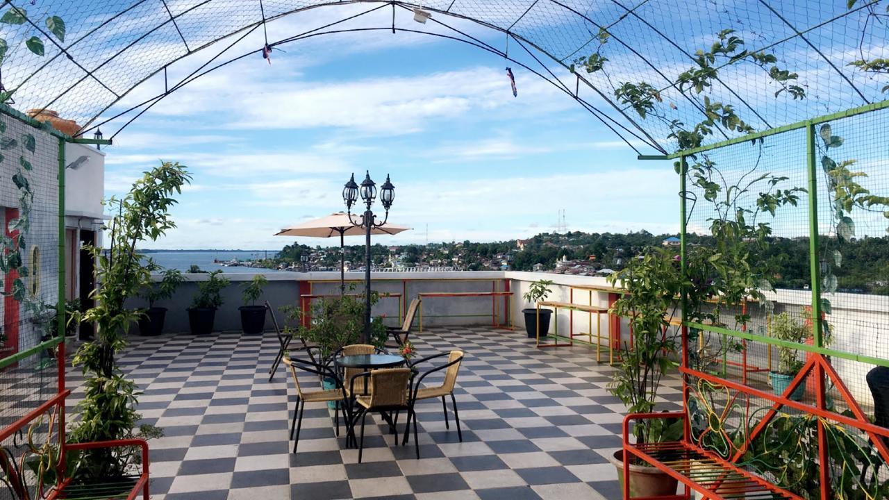 Syafira Hotel Langgur Экстерьер фото