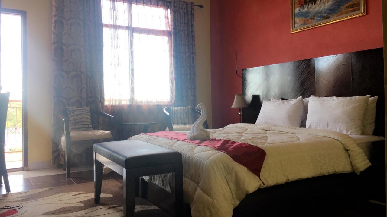 Syafira Hotel Langgur Экстерьер фото
