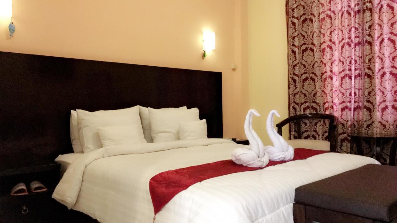 Syafira Hotel Langgur Экстерьер фото