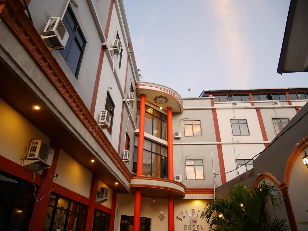 Syafira Hotel Langgur Экстерьер фото