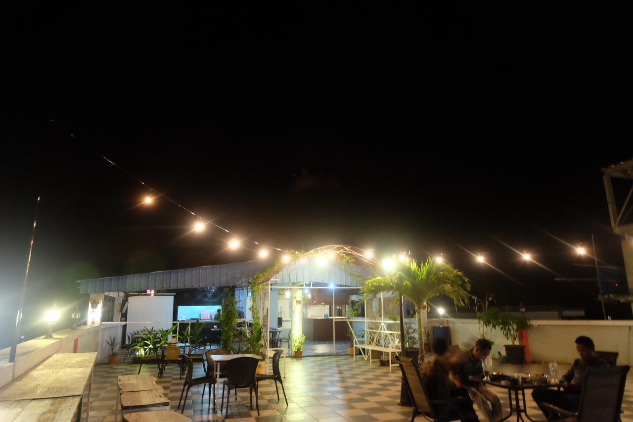 Syafira Hotel Langgur Экстерьер фото